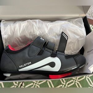 NEW Peloton Cycling shoes sz 39 (8)
